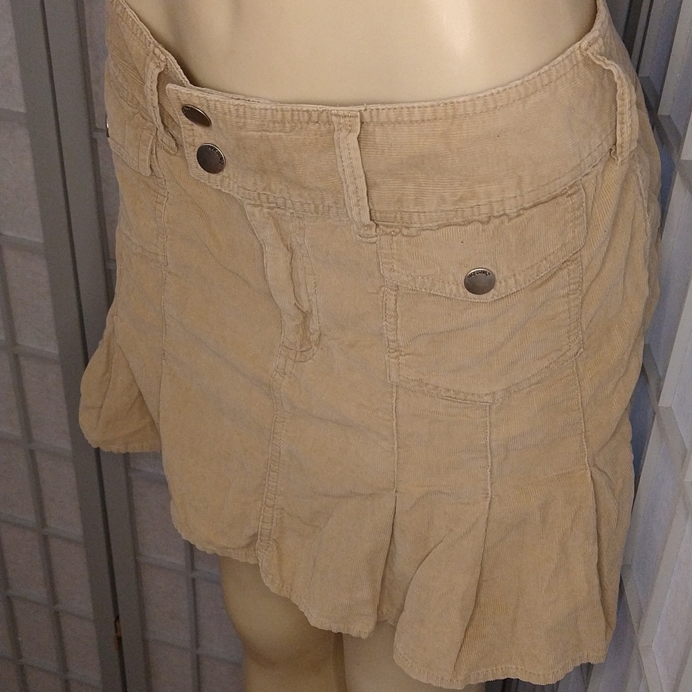 Size 11 corduroy skirt - Picture 2 of 7